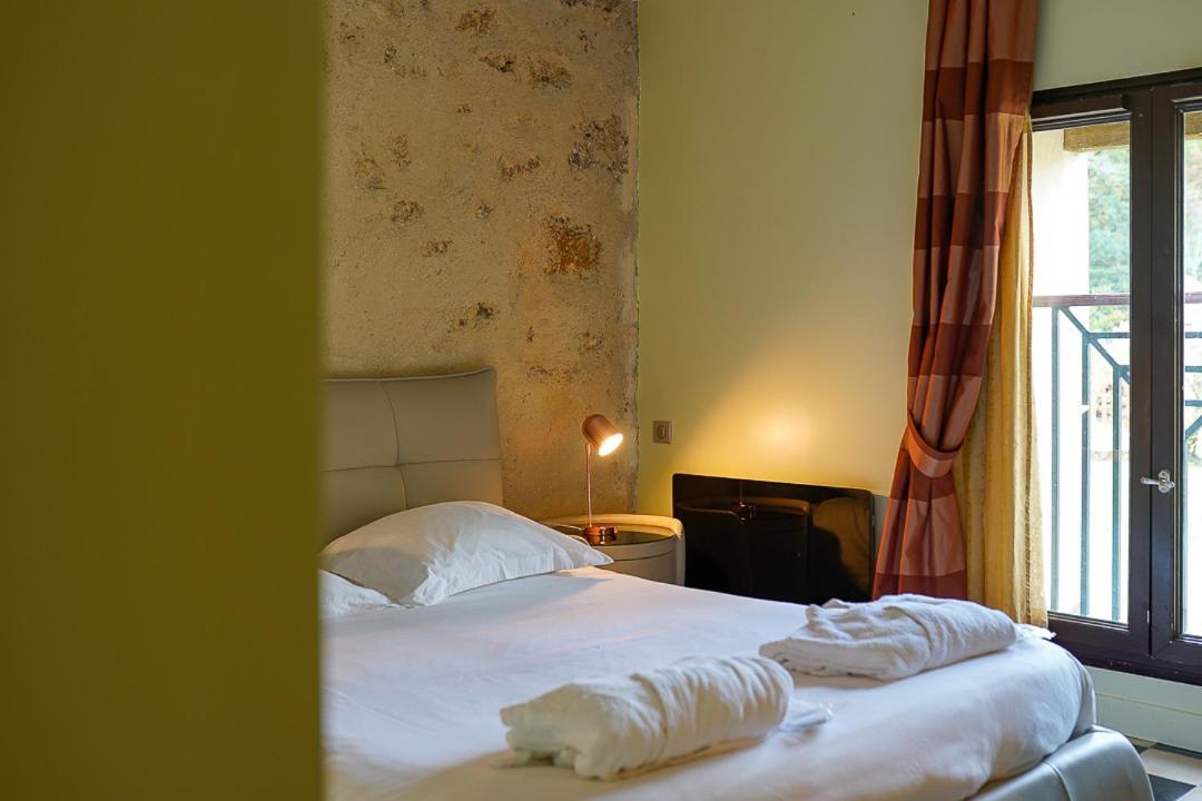 Auberge Du Manet Montigny-le-Bretonneux Bagian luar foto