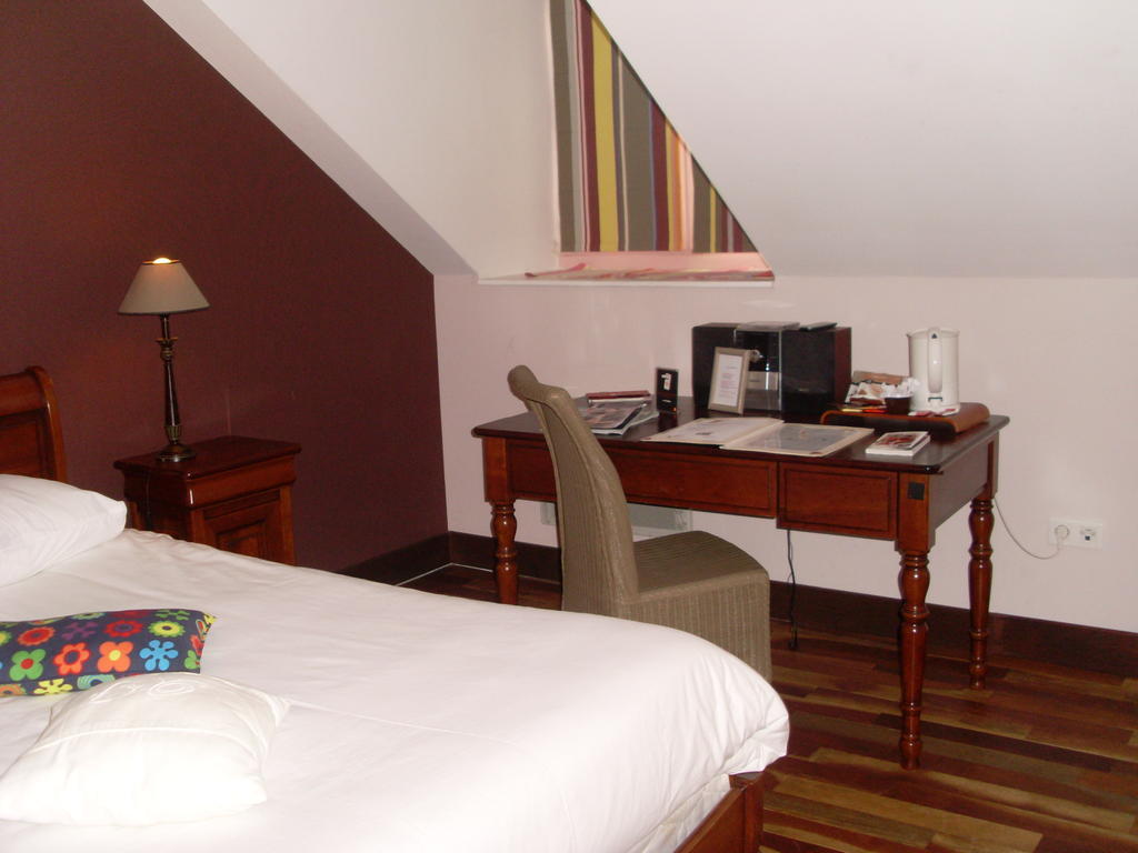 Auberge Du Manet Montigny-le-Bretonneux Bagian luar foto